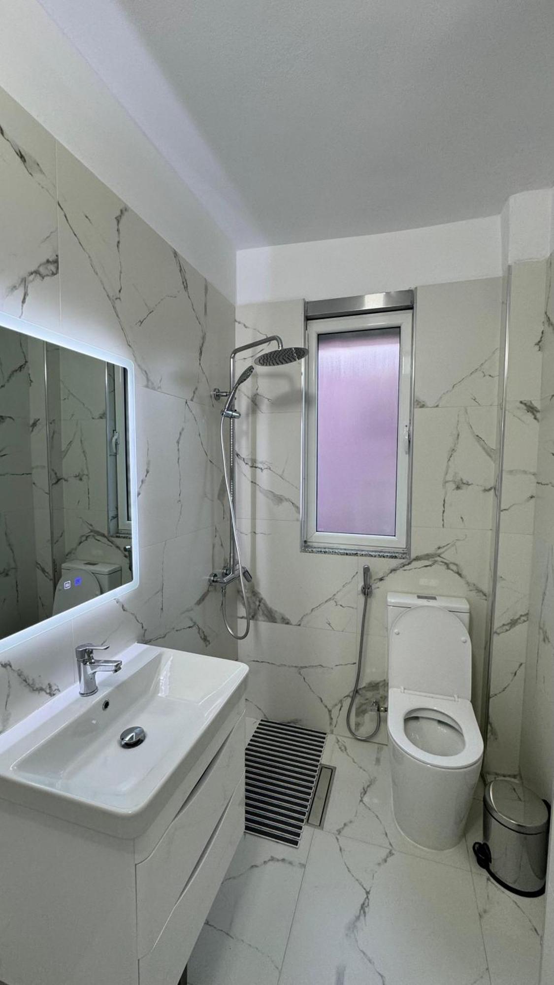 Charming Comfort Apartment ติรานา ภายนอก รูปภาพ