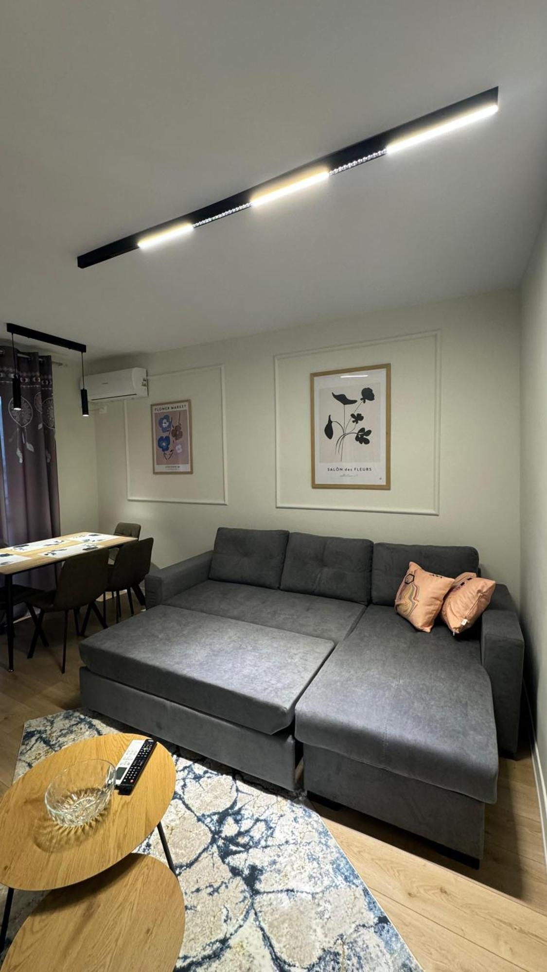 Charming Comfort Apartment ติรานา ภายนอก รูปภาพ