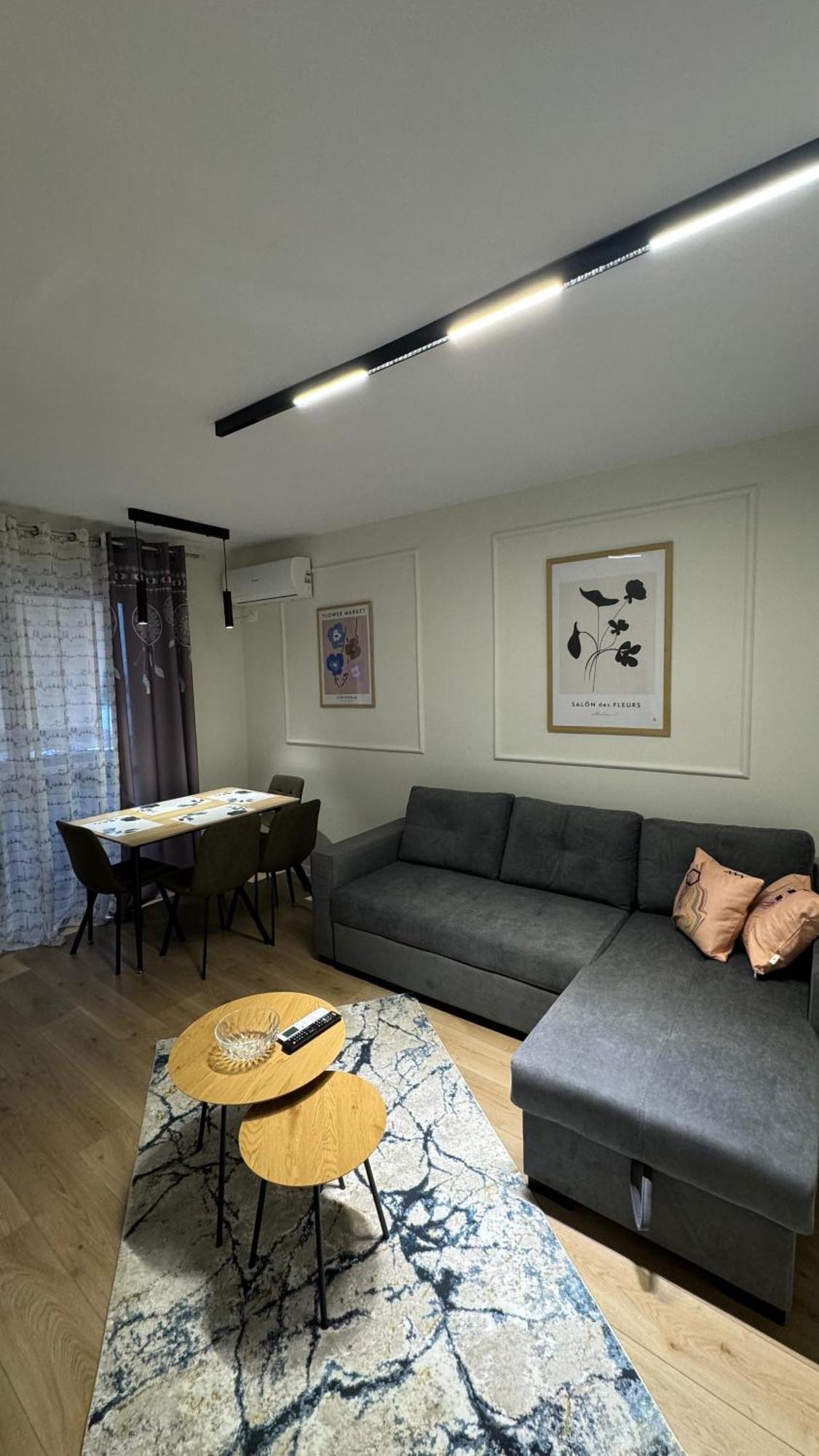 Charming Comfort Apartment ติรานา ภายนอก รูปภาพ