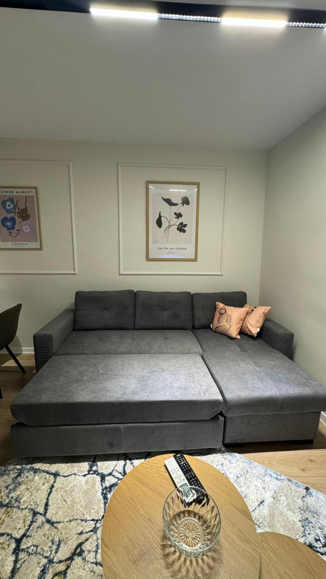 Charming Comfort Apartment ติรานา ภายนอก รูปภาพ
