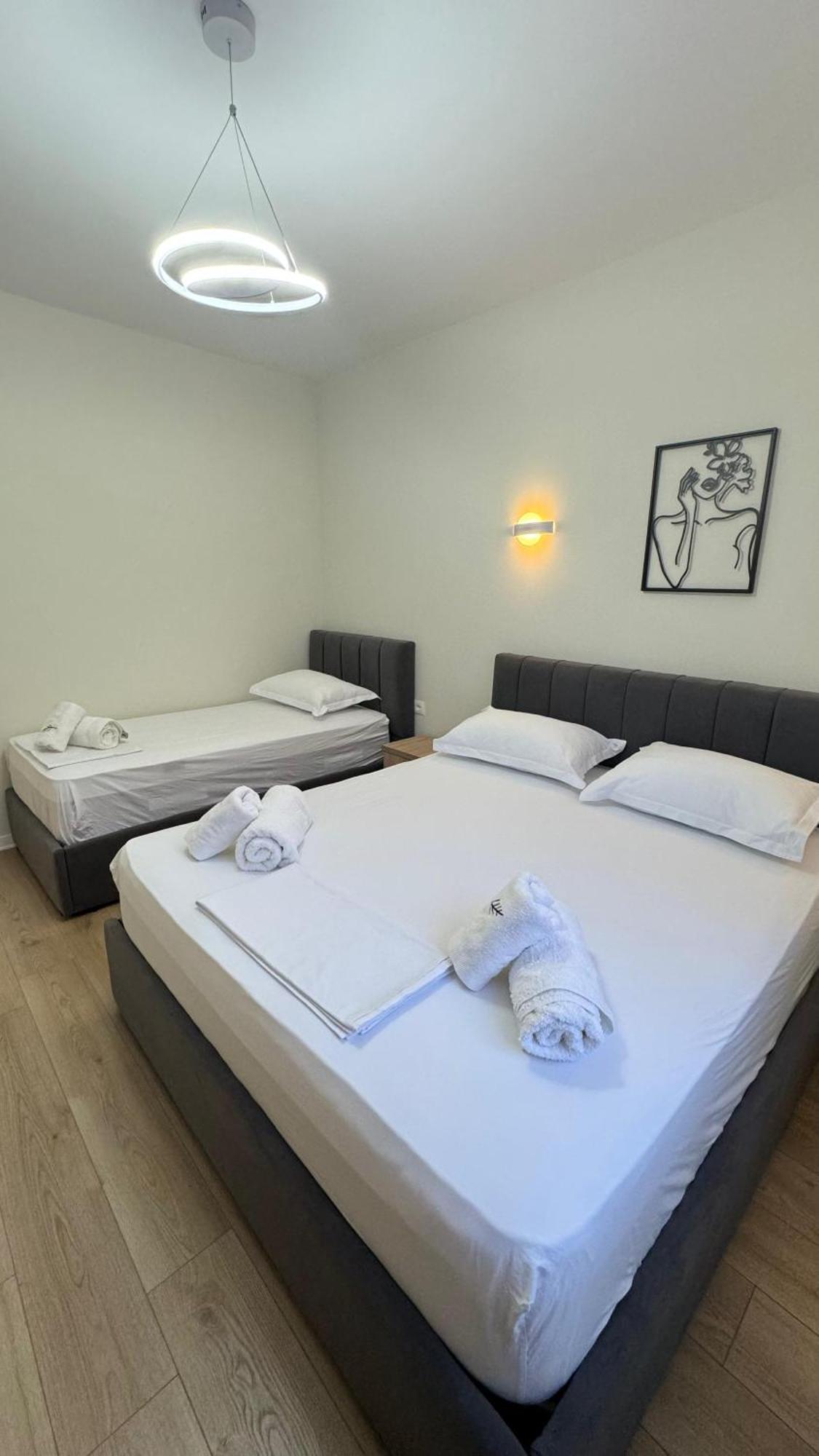 Charming Comfort Apartment ติรานา ภายนอก รูปภาพ