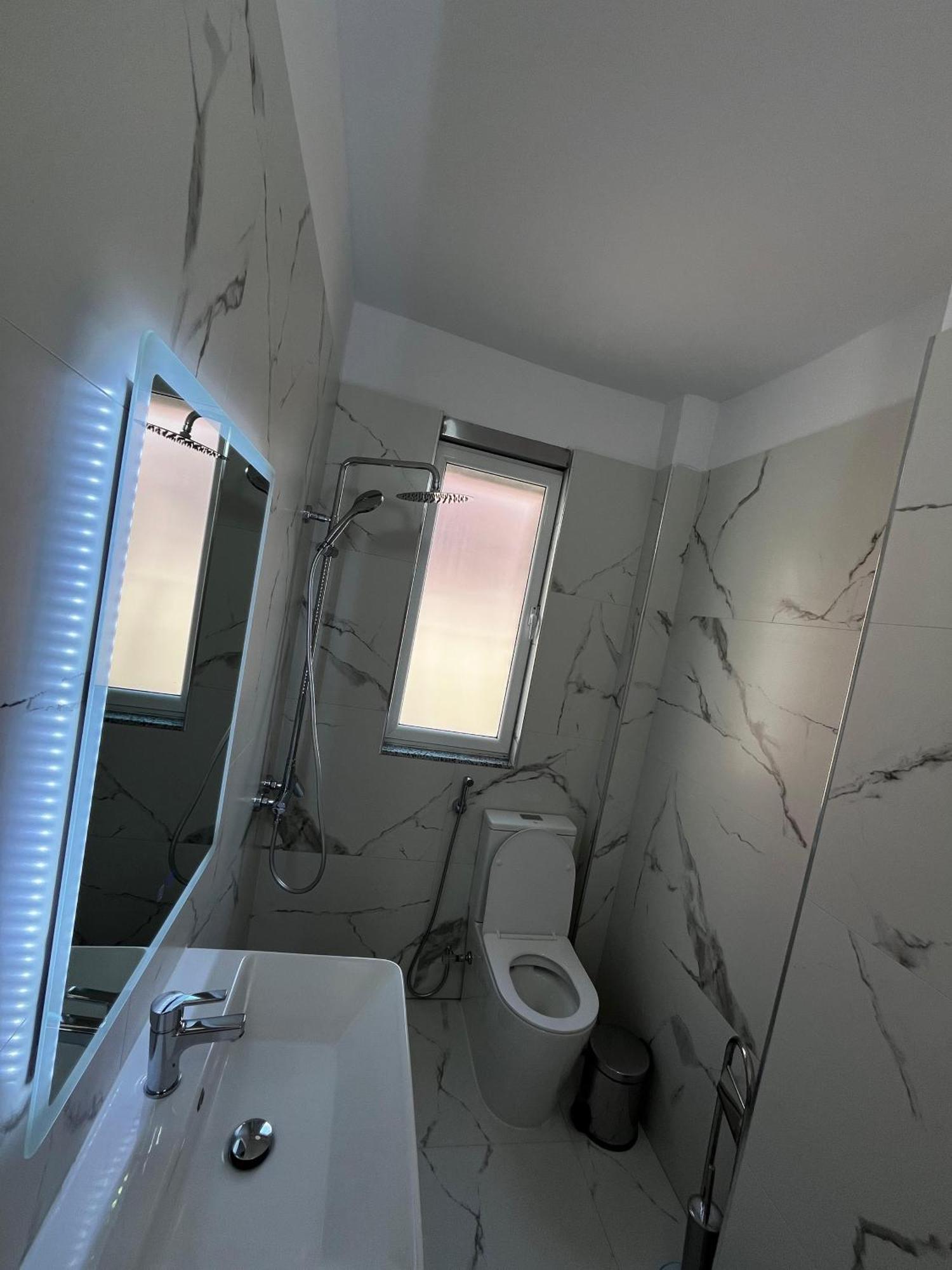 Charming Comfort Apartment ติรานา ภายนอก รูปภาพ