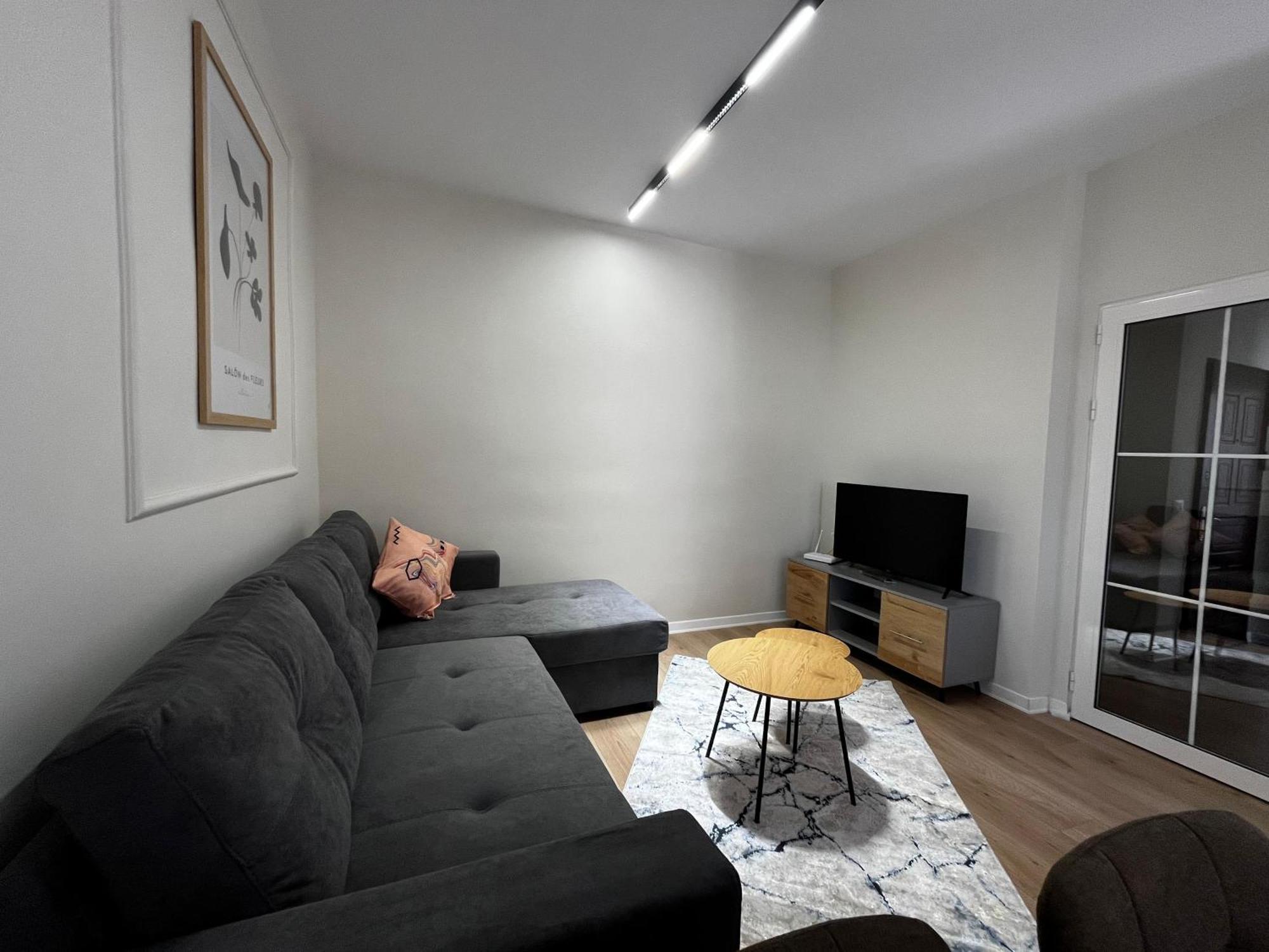 Charming Comfort Apartment ติรานา ภายนอก รูปภาพ