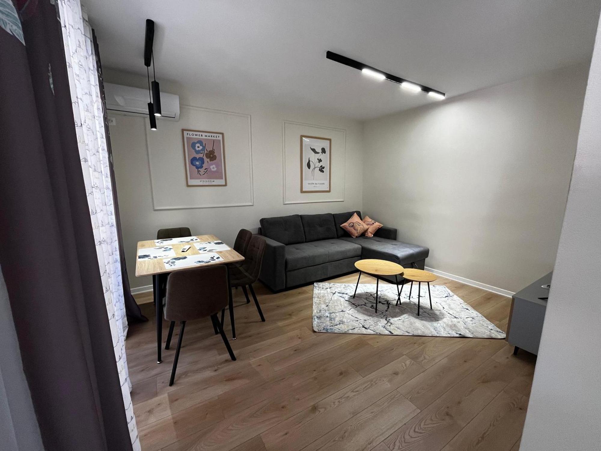 Charming Comfort Apartment ติรานา ภายนอก รูปภาพ