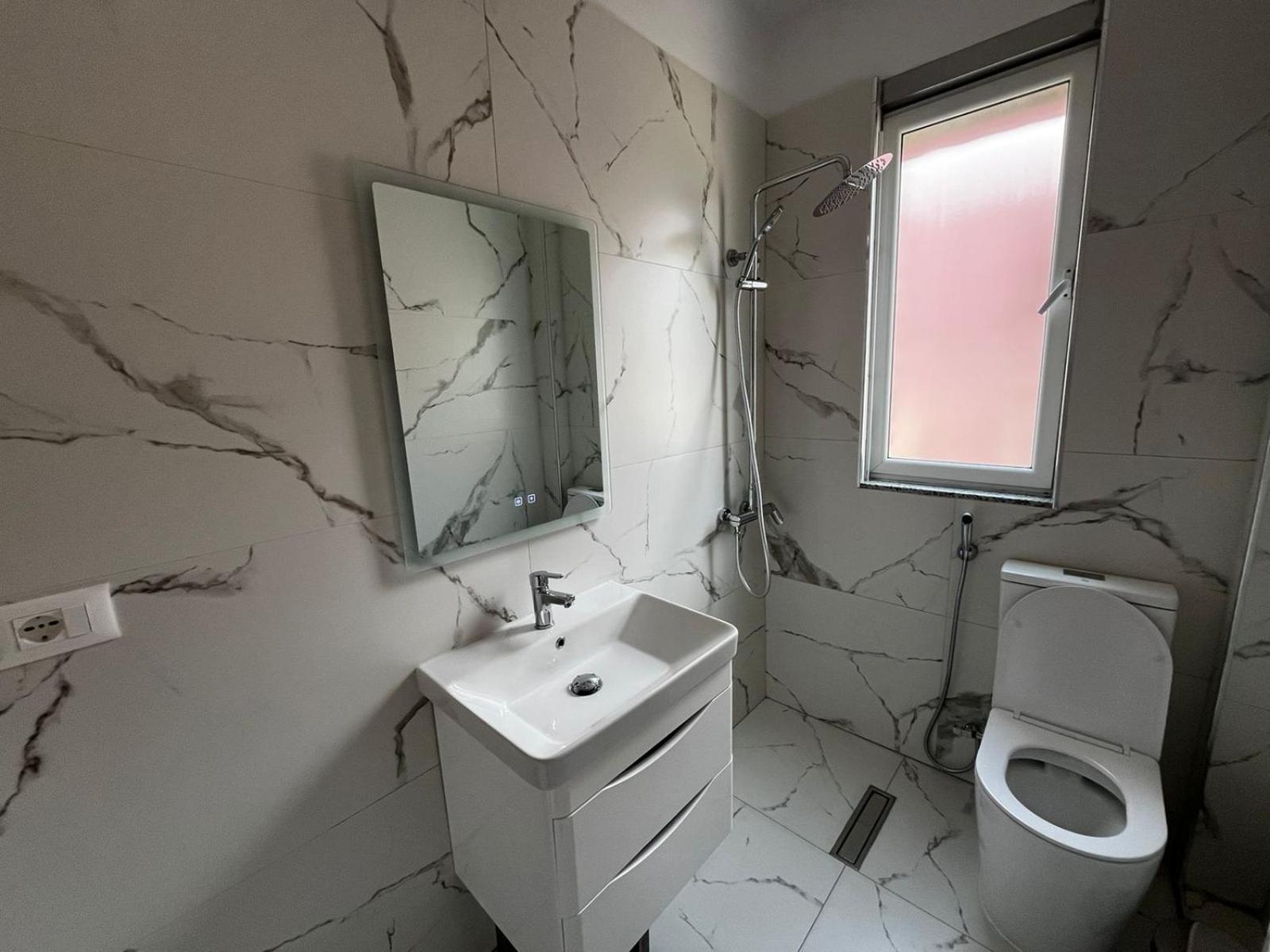 Charming Comfort Apartment ติรานา ภายนอก รูปภาพ